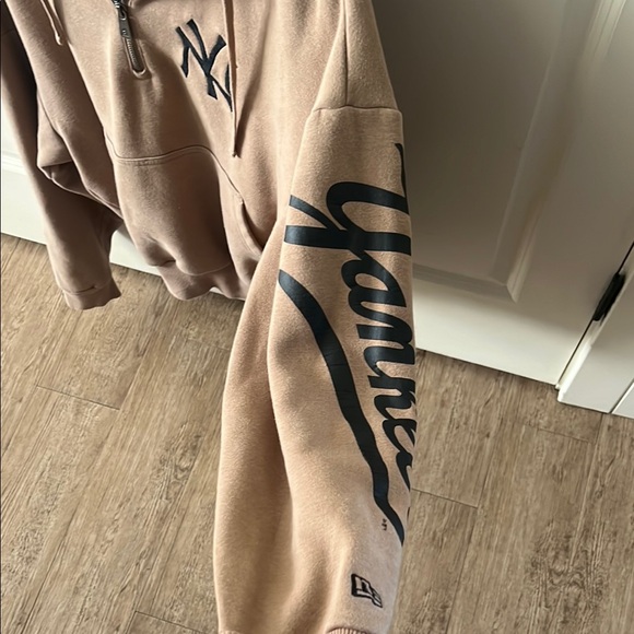 New York Yankees Brown Hoodie - Picture 2 of 5